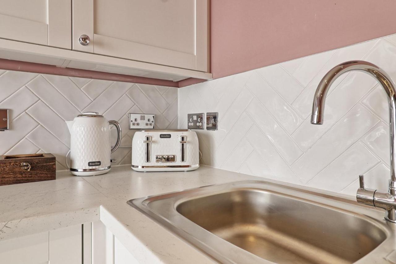 Urban Stylish Apartment - Southend Stays Bagian luar foto